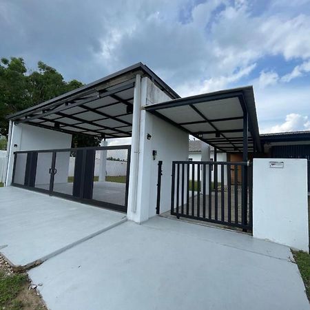Nur Villa Sg Soi Musslimm Only Куантан Екстериор снимка